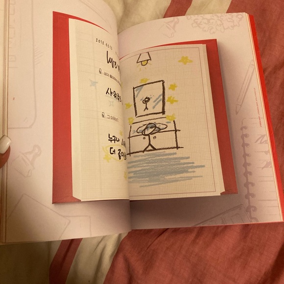 BTS LOVW YOURSELF BOOK - Picture 3 of 6